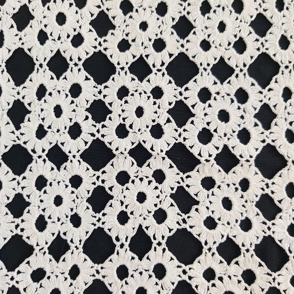 Vintage crocheted, dresser scarf, table runner, doily table linens rectangular - Picture 4 of 10